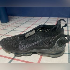 SIZE - 9.5 Nike Air VaporMax 2020 FlyKnit (Black - Dark Grey)